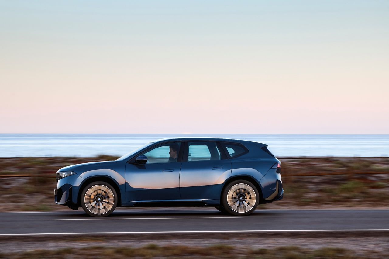 BMW iX3 03