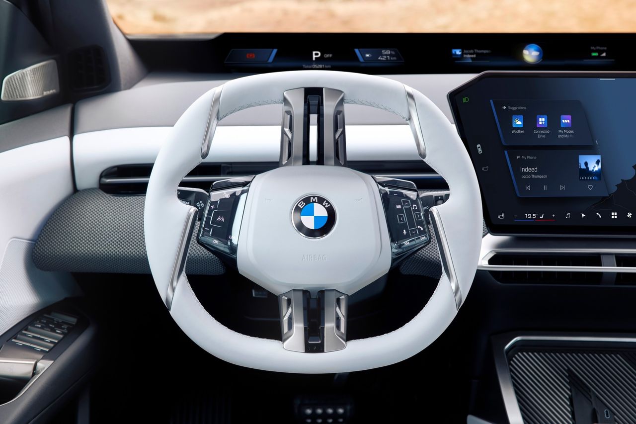 BMW iX3 BMWパノラミックiDrive 14