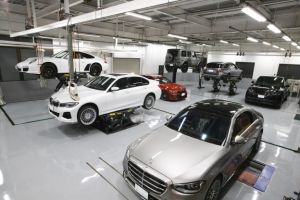 メルセデス・ベンツ EQS450の魅力とライバル比較！