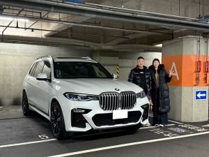 ボルボ XC60 リチャージ アルティメット T6 AWD オニ...