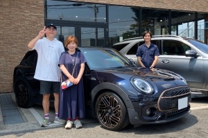 19y フェラーリ 812スーパーファスト ロッソ・フィオラノ