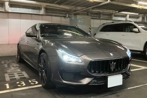 22y マセラティー クアトロポルテ モデナ グリジオ マラテア