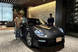 21y ポルシェ パナメーラ 4 ヴァルカノグレー