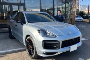 21y ポルシェ カイエンGTS ドロマイトシルバーメタリック