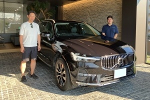 23y ボルボ XC60 アルティメット B5 オニキスブラック...