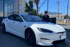 23y テスラ モデルS プラッド パールホワイト