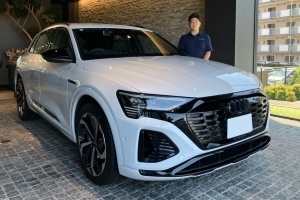 24y アウディ Q8 e-tron 55クワトロ グレイシアホ...
