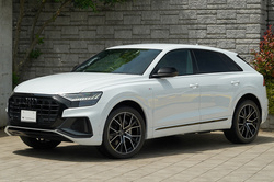 2022 アウディ Q8 55TFSI クアトロ Sライン