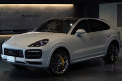 2020 ポルシェ カイエン S クーペ