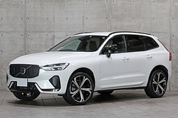 2022 ボルボ XC60 B6 AWD Rデザイン