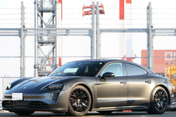 2022 ポルシェ タイカン GTS