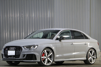 アウディ RS3