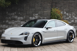 2021 ポルシェ タイカン ターボS スポーツクロノPKG