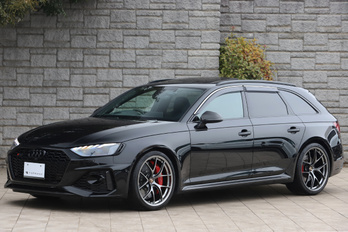 アウディ RS4アバント
