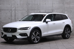 2024 ボルボ V60 クロスカントリー ウルトラ B5 AWD