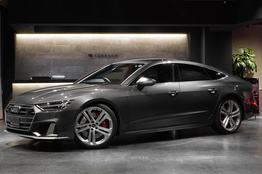 アウディ S7スポーツバック