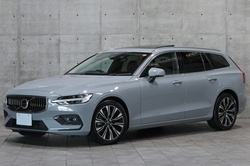 2025 ボルボ V60 ウルトラ B4