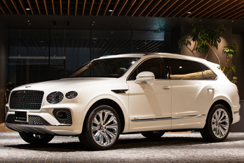 ベントレー ベンテイガ