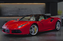 フェラーリ 488スパイダー