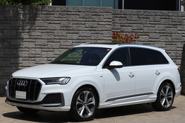 アウディ Q7