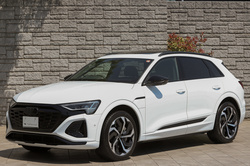 2024 アウディ Q8 e-tron 55クワトロ Sライン