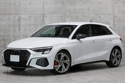 2021 アウディ S3 スポーツバック