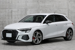 アウディ S3