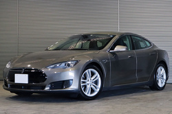 2015 テスラ モデルS 70D