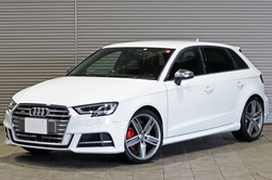 2018 アウディ S3 スポーツバック