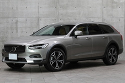 2022 ボルボ V90 クロスカントリー B5 AWD Pro