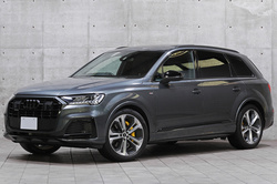 2022 アウディ Q7 55 TFSI クアトロ Sライン