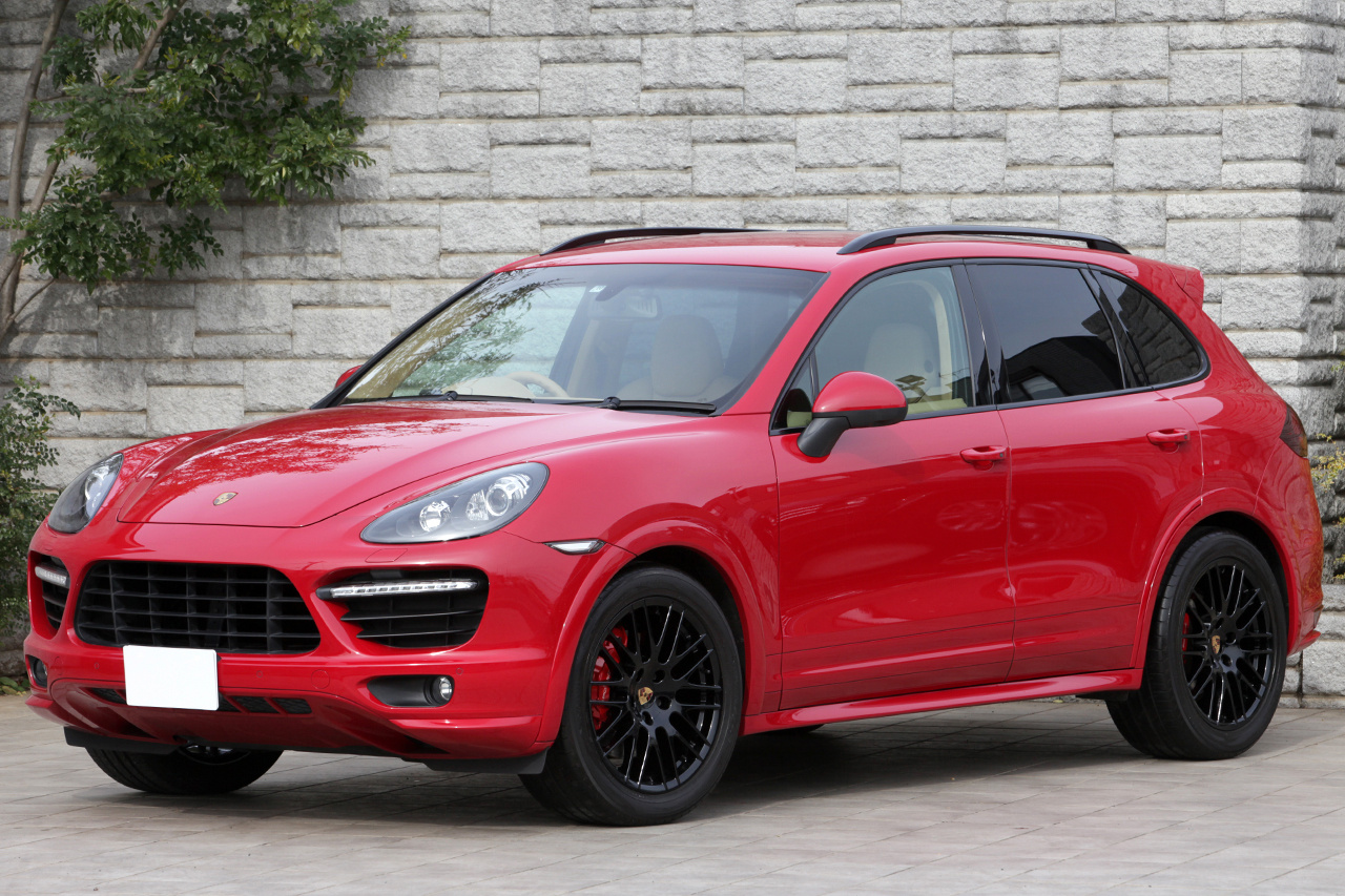 レア！マイスト 1/18 赤のポルシェ カイエン 楽天市場】Maisto (マイスト) Porsche Cayenne Turbo Exclusive