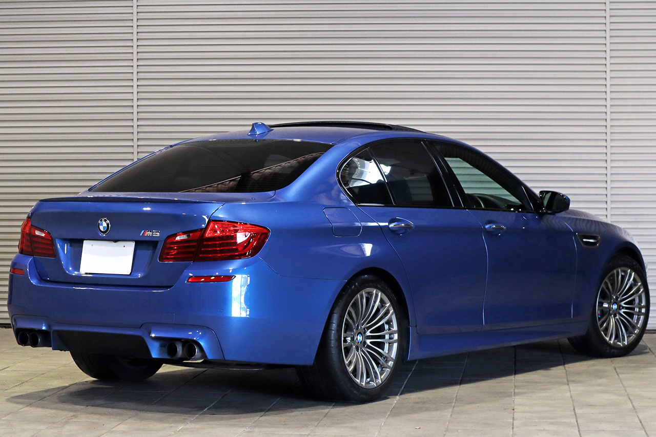 BMW M5 モンテカルロブルー パラゴン製 1/18スケール