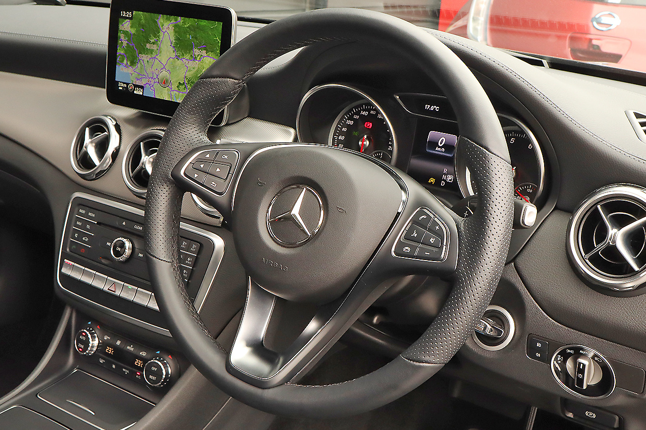 2022A/W新作送料無料 メルセデス ベンツ Gla220 ダイヤモンド インテリア ホイール ボタン エンブレム ステッカー フロント エアコン  部分 GLA CLA W176 premierseguros.com.br