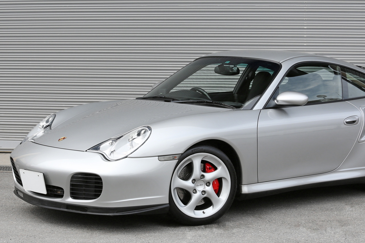 ティプトロニック トランスミッション RHD を装備したポルシェ 964 ...