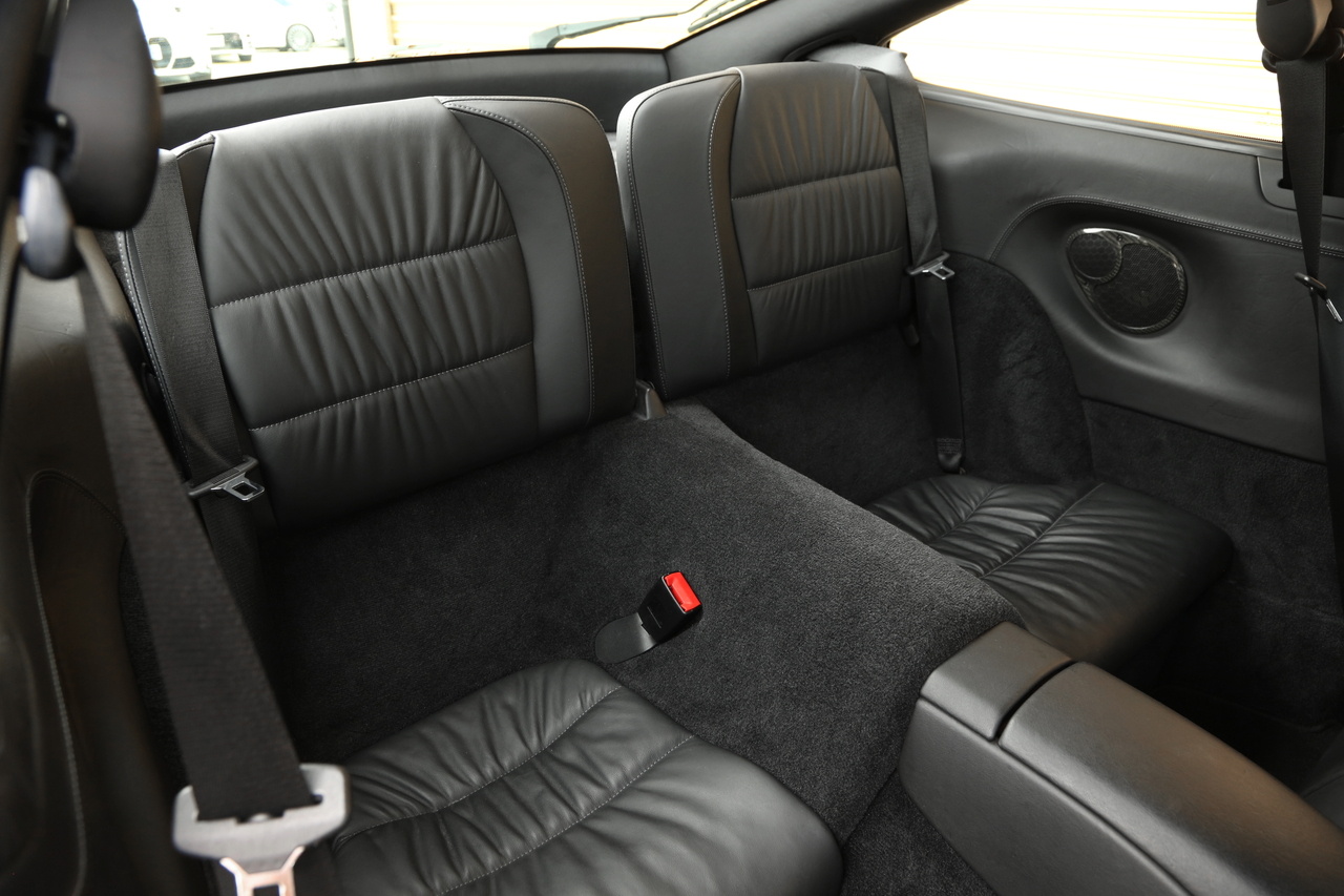ティプトロニック トランスミッション RHD を装備したポルシェ 964 ...