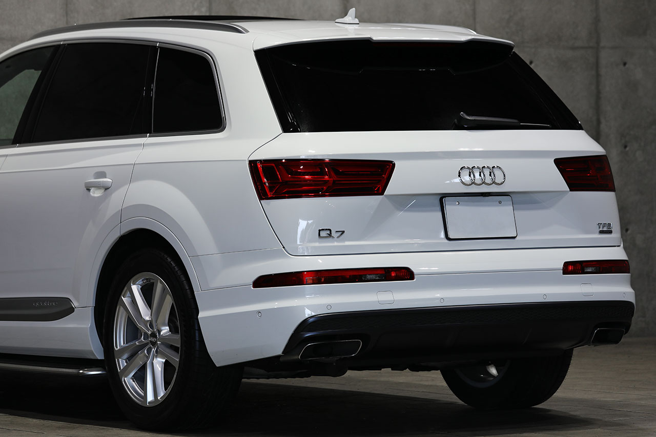 車検令和7年11月迄68500キロアウディ073.0TFsIクワトロsライン