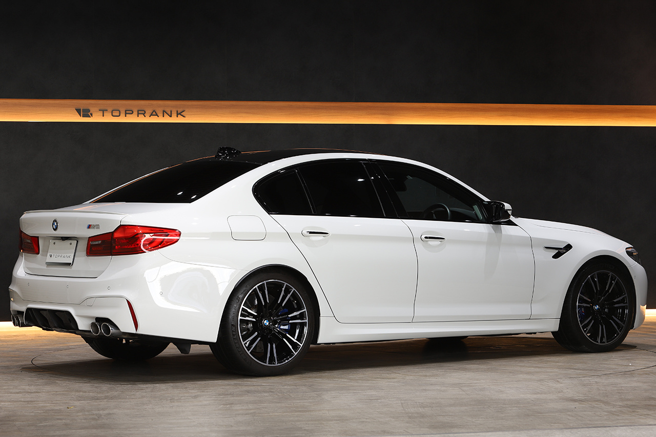 アートな車をファッションで。BMW Mとプーマの新提案