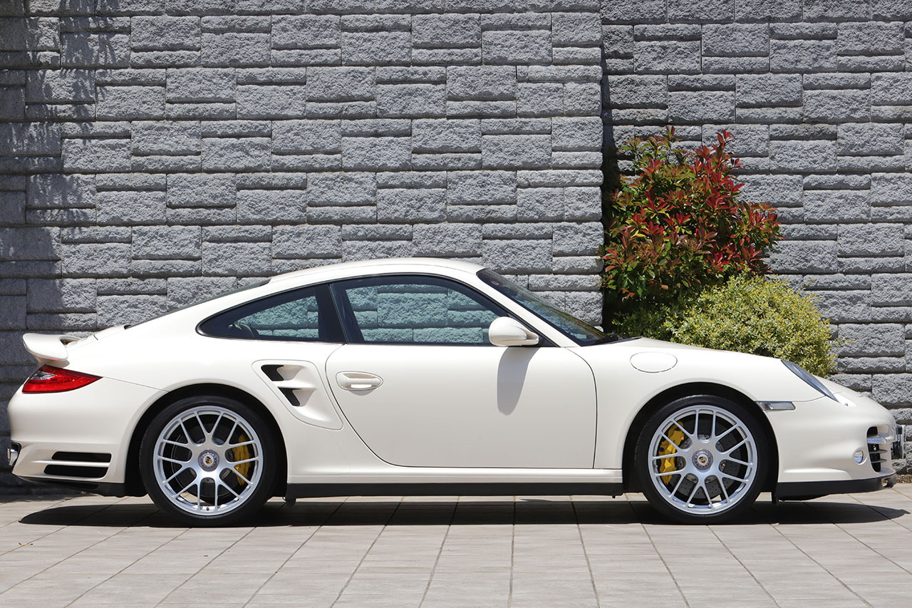 スーパーカーライトのポルシェ「911ターボ」が4200万円オーバー