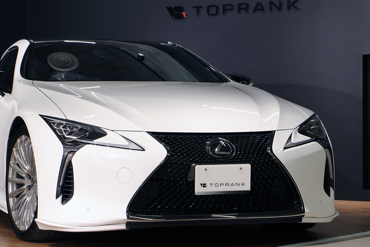 レクサスLC500 ブラックカメラ付きフロントグリル純正オプション