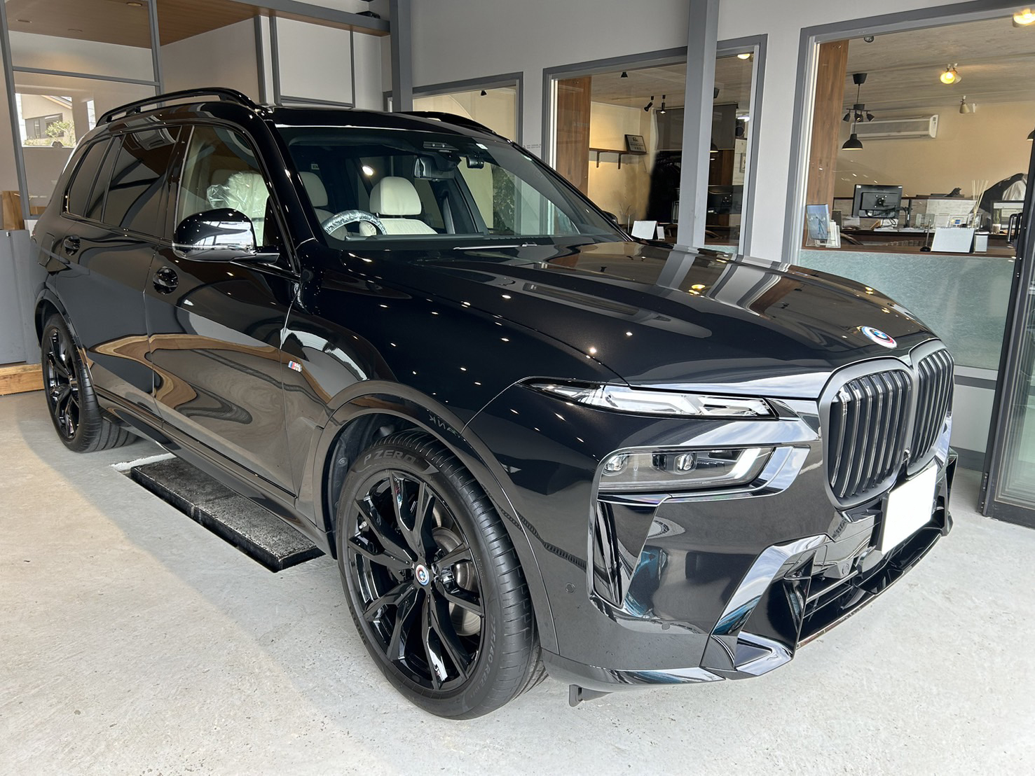 23y BMW X7 xDrive40d Mスポーツパッケージプロ ブラックサファイア 