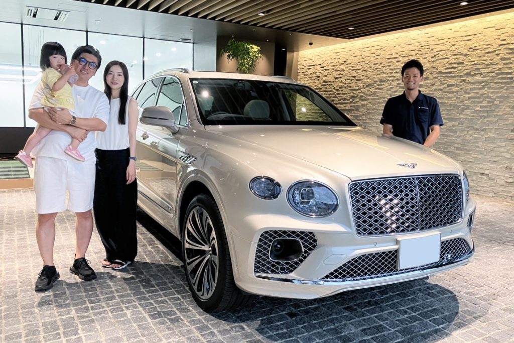 21y ベントレー ベンテイガV8 ホワイトサンド