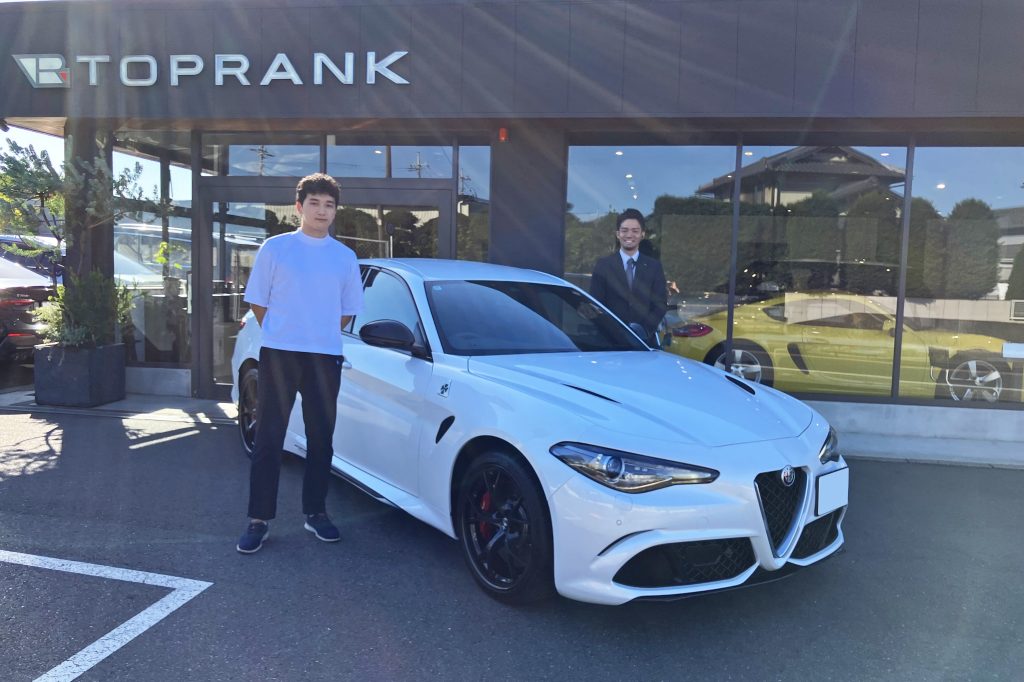 18y アルファロメオ ジュリア クアドリフォリオ カルボニオ トロフェオホワイト