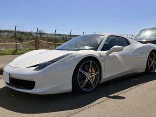 14y フェラーリ 458スパイダー F1 DCT カーボンファイバーレーシングPKG ビアンコ・アヴス