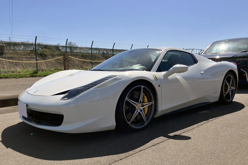 14y フェラーリ 458スパイダー F1 DCT カーボンファイバーレーシングPKG ビアンコ・アヴス